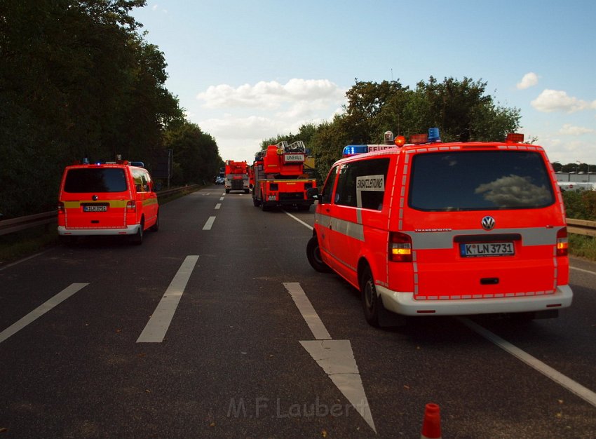 Schwerer VU Koeln Immendorf Kerkraderstr P001.JPG